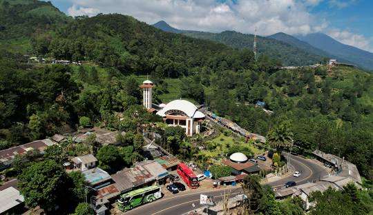 Masjid Atta'Awun Puncak Bogor